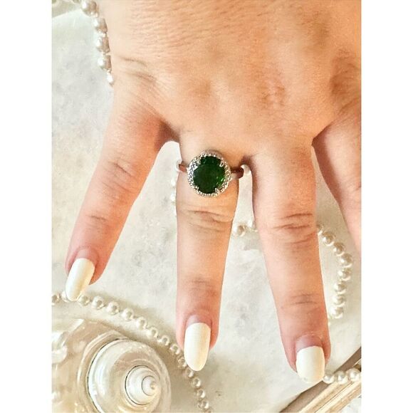 Cubic zirconia oval cut emerald green ring size 9 - Picture 6 of 6